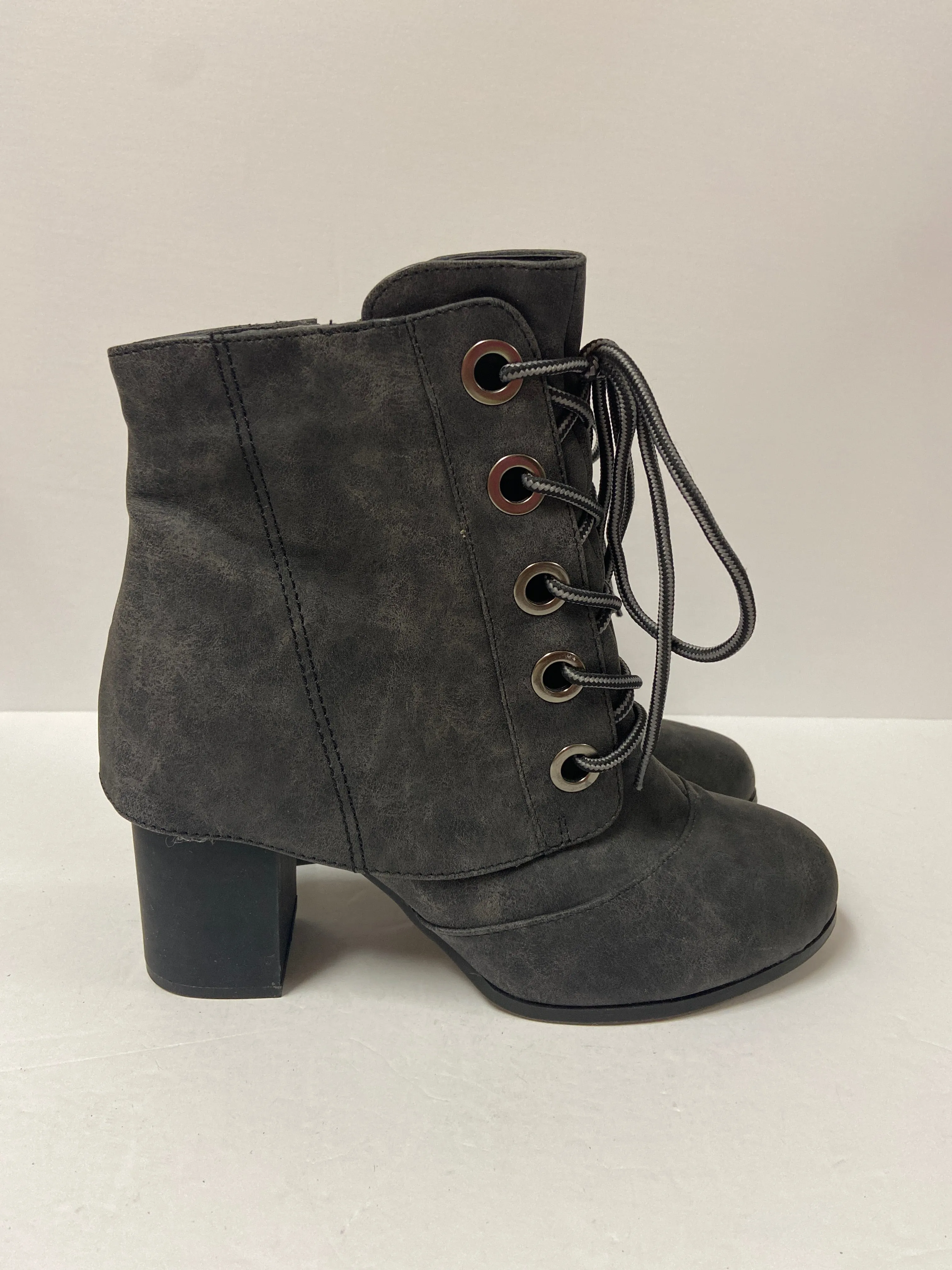 Boots Ankle Heels By Clothes Mentor  Size: 9.5